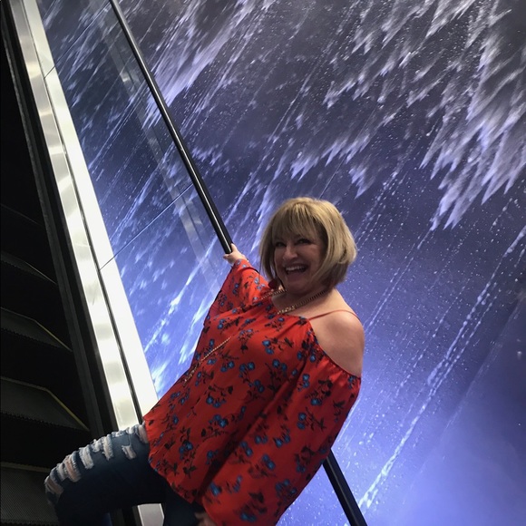 Meet your Posher, Dee dee - Picture 2 of 4